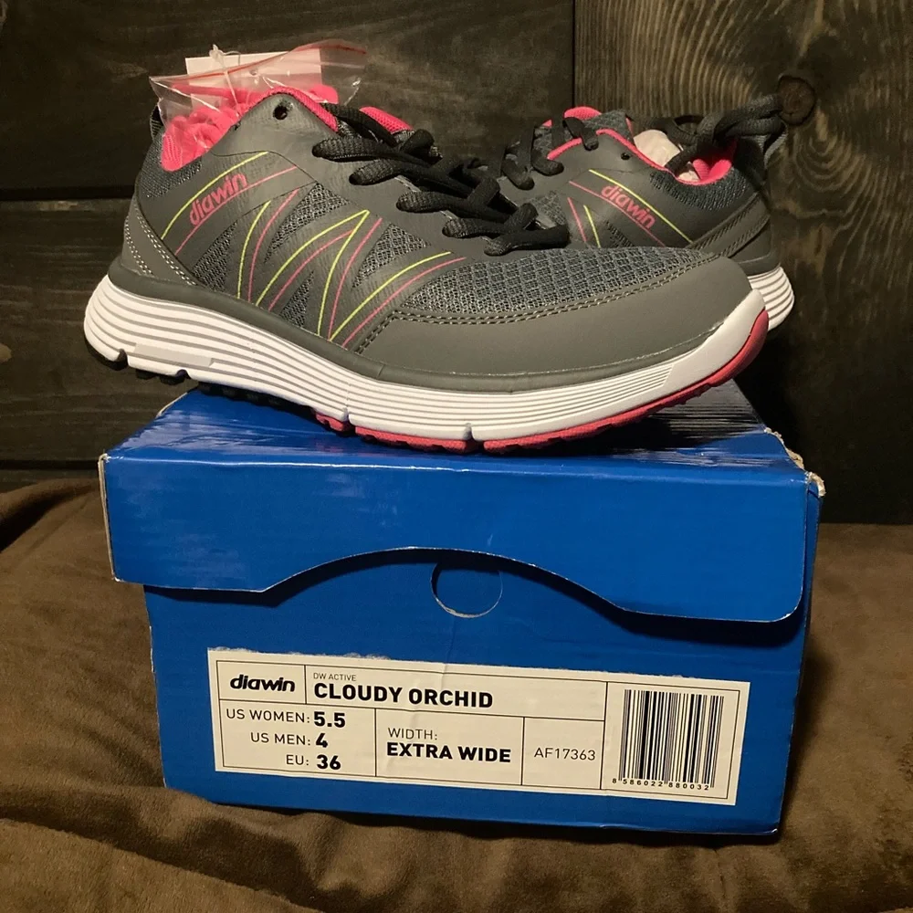 Diawin bend, cloudy orchid, new in box, size 5.5 extra wide, diabetic sneakers